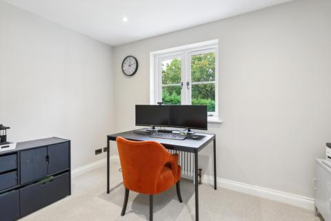 Hochelaga Blackdown Avenue, Woking, GU22 8QH