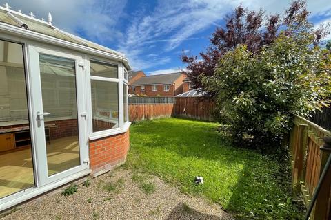 3 bedroom semi-detached house to rent, Renforth Close, Gateshead NE8