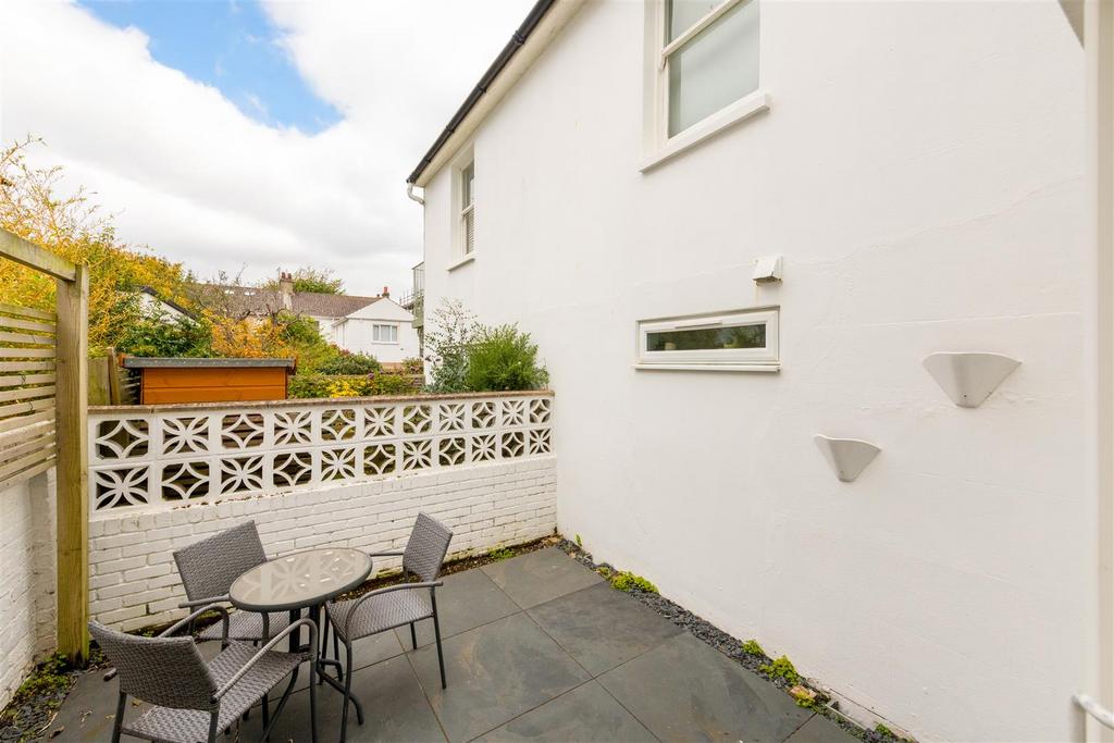 Flat 1, 76 Walsingham Road-11.jpg
