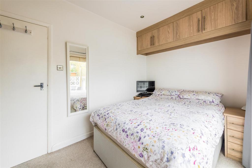 Flat 1, 76 Walsingham Road-9.jpg