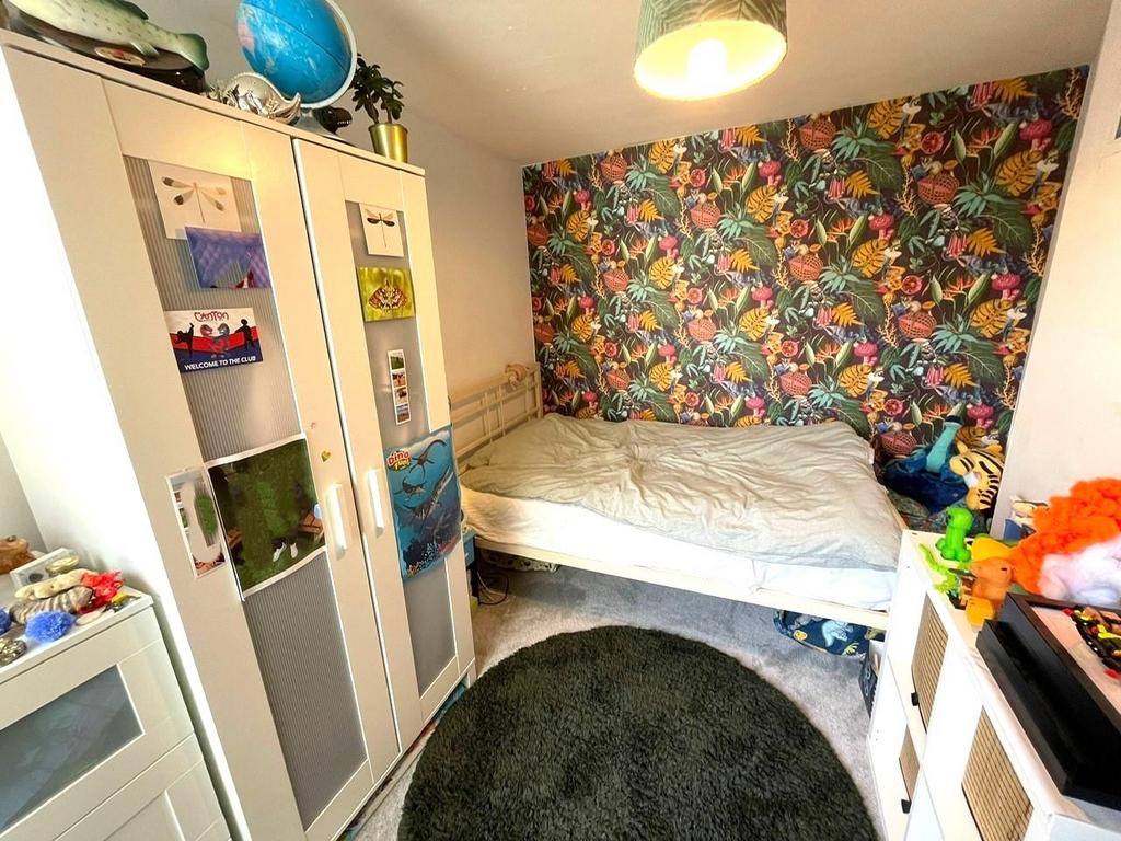 Bedroom 2 copy.jpg