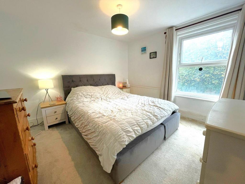 Bedroom 1 main.jpg