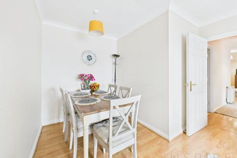 2 bedroom flat for sale, Newbury Road, Crawley RH10
