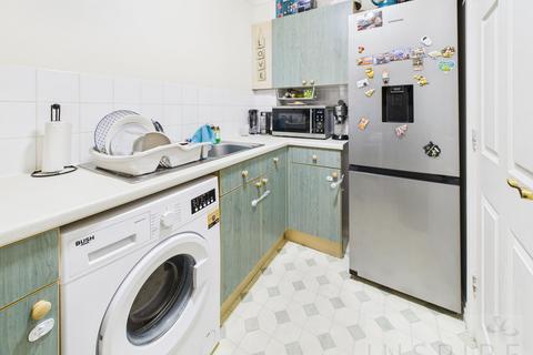 2 bedroom flat for sale, Newbury Road, Crawley RH10