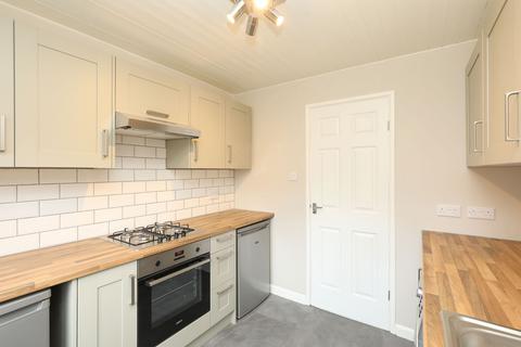 3 bedroom terraced house to rent, Hartington Road, Dronfield S18