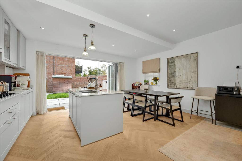 Kitchen/Dining Area