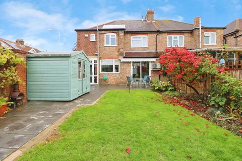 4 bedroom end of terrace house for sale, Donington Avenue, Ilford IG6