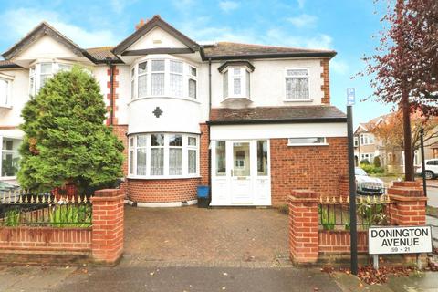4 bedroom end of terrace house for sale, Donington Avenue, Ilford IG6