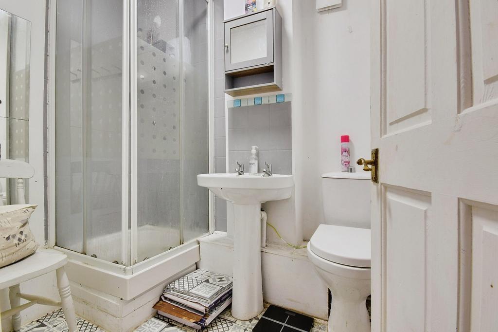 Annexe Shower Room