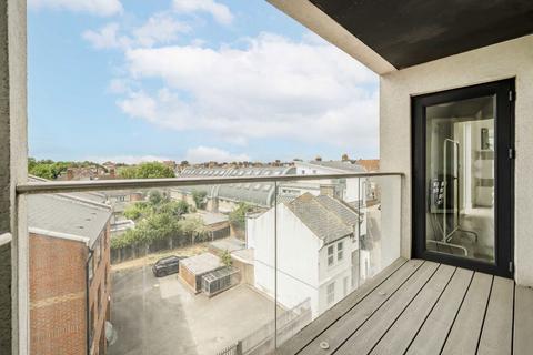 2 bedroom flat to rent, Regent Street, London NW10