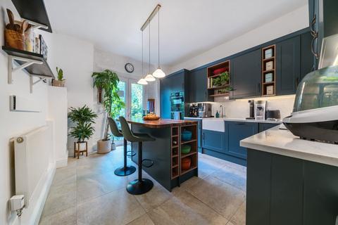 3 bedroom flat for sale, Lordship Lane, London, SE22