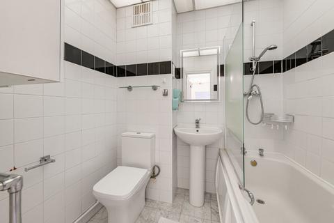 2 bedroom flat to rent, Grove End Road, London, NW8