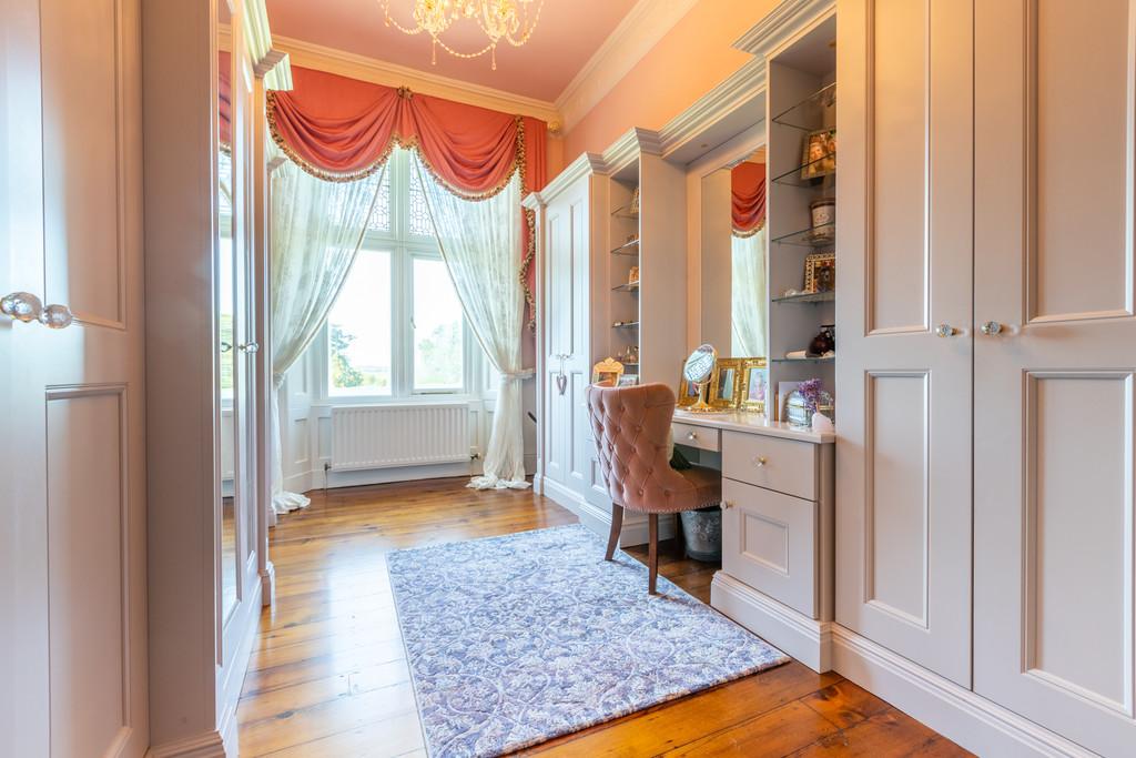 Her - Dressing Room