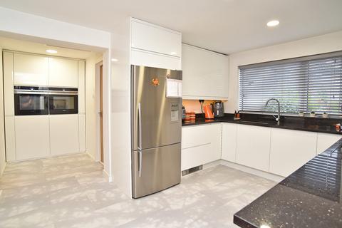 4 bedroom detached house for sale, Mill Gate, Harrogate