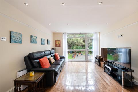undefined, Merridene, London N21