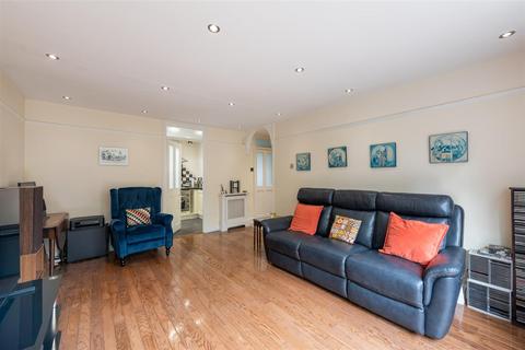 undefined, Merridene, London N21