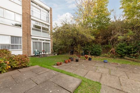 1 bedroom ground floor flat for sale, Merridene, London N21