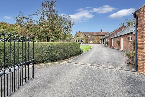 4 bedroom detached house to rent, Blacklocks Hill, Banbury