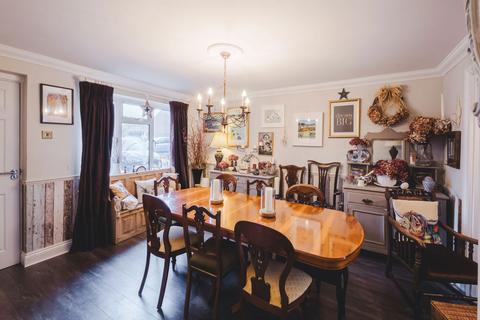 4 bedroom detached house for sale, Sevenfields, Highworth, Swindon, SN6 7NQ