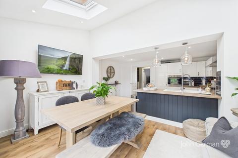 3 bedroom semi-detached house for sale, Rook Avenue, Burton-on-Trent