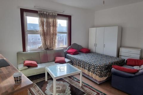 Studio to rent, High Road, Wembley, London