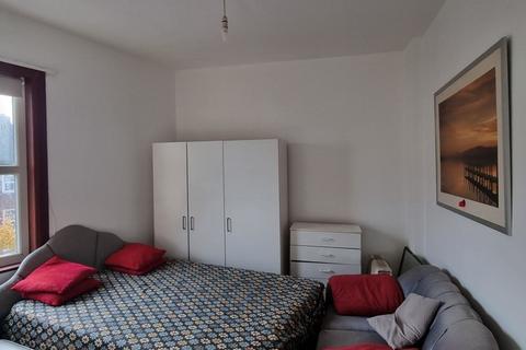 Studio to rent, High Road, Wembley, London
