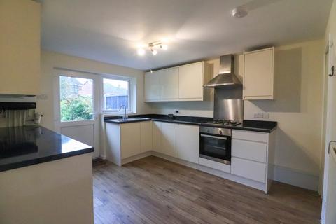 3 bedroom semi-detached house to rent, Wigford Road, Dosthill