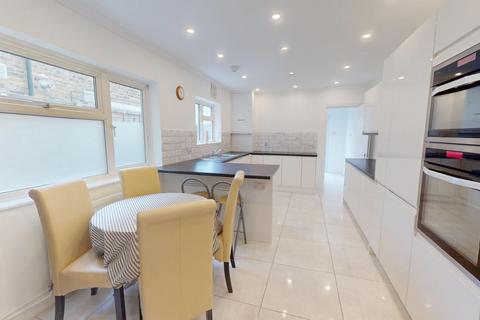 4 bedroom terraced house to rent, St. James's Road, Croydon CR0