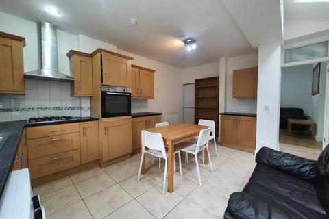 3 bedroom terraced house for sale, Inverness Place, CF24
