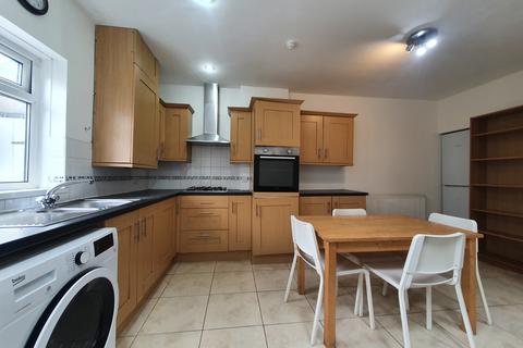 3 bedroom terraced house for sale, Inverness Place, CF24