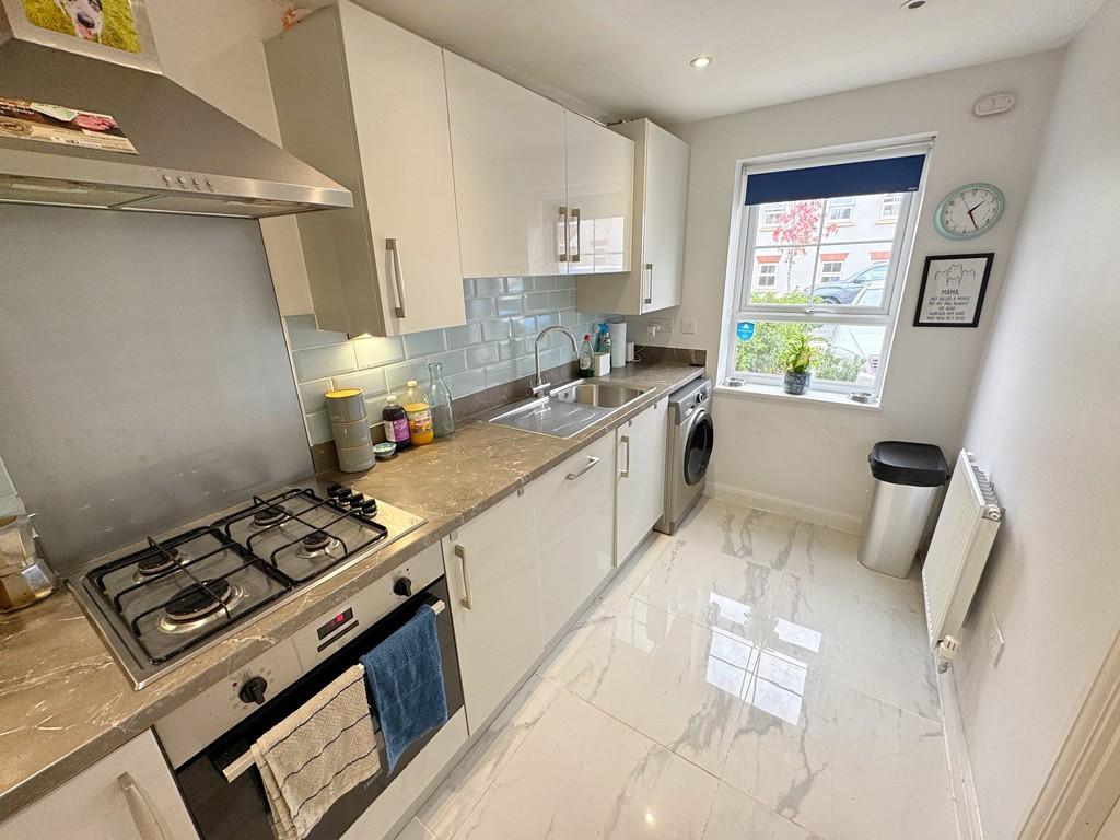 Kitchen alt angle