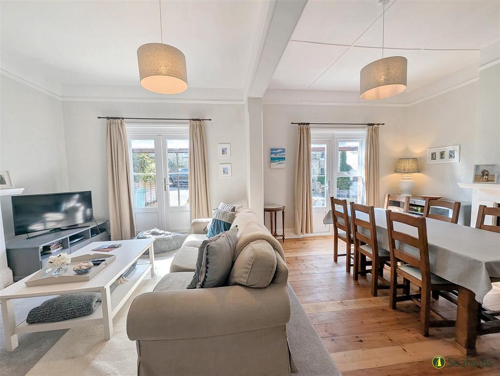 Sitting/Dining Room