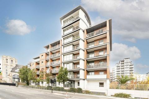 Holland Gardens, Brentford TW8