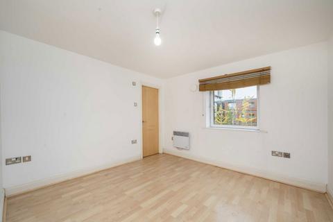 undefined, Holland Gardens, Brentford TW8