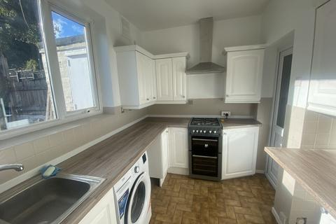 3 bedroom semi-detached house to rent, Turnberry Road, Birmingham B42