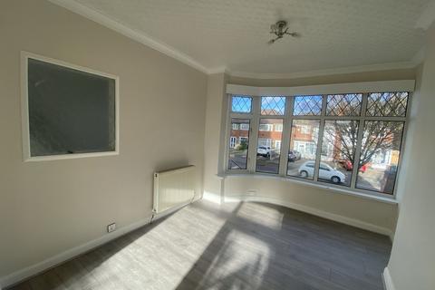 3 bedroom semi-detached house to rent, Turnberry Road, Birmingham B42