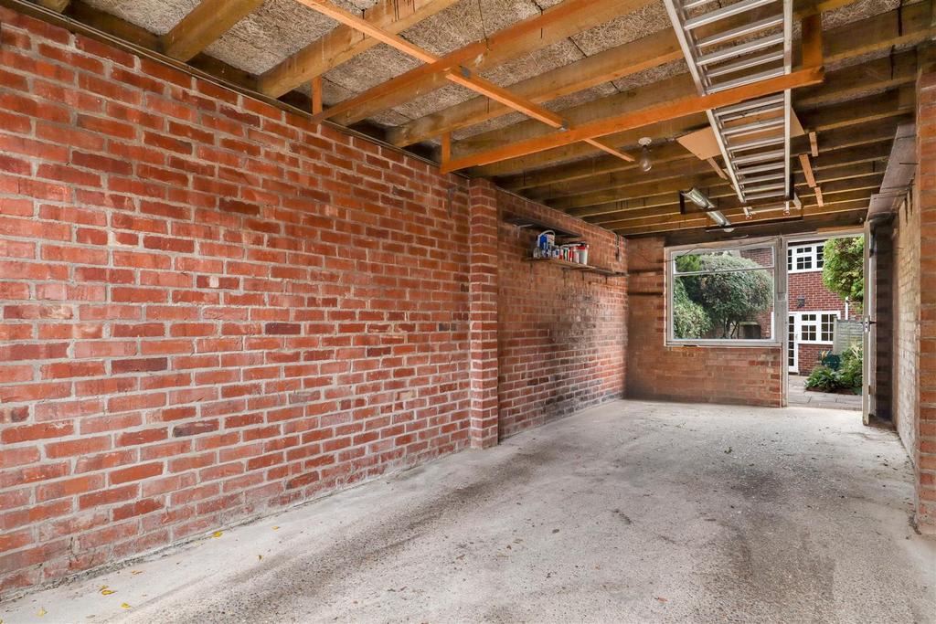 Courtyard Rear Garden and Garage