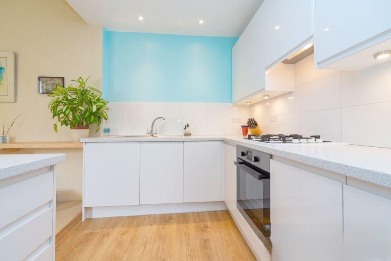 Kitchen 2.jpg