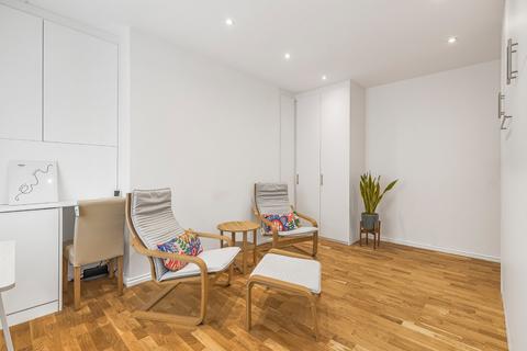Studio to rent, Charlwood Street, London, SW1V