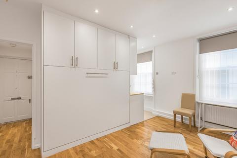 Studio to rent, Charlwood Street, London, SW1V