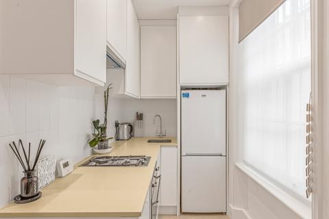 Studio to rent, Charlwood Street, London, SW1V