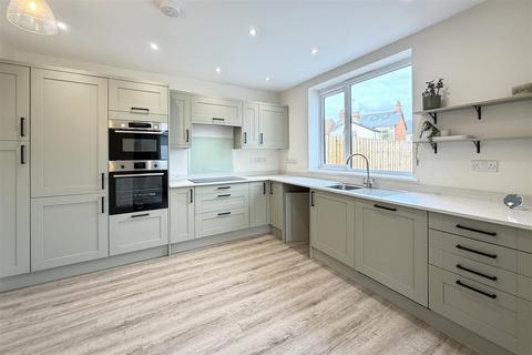 3 bedroom semi-detached house to rent, Wiveliscombe Road, Taunton TA2