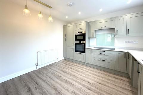 3 bedroom semi-detached house to rent, Wiveliscombe Road, Taunton TA2