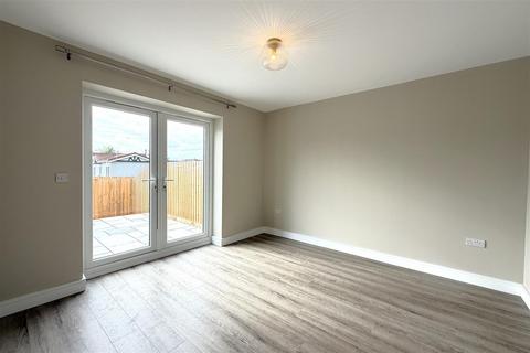 3 bedroom semi-detached house to rent, Wiveliscombe Road, Taunton TA2