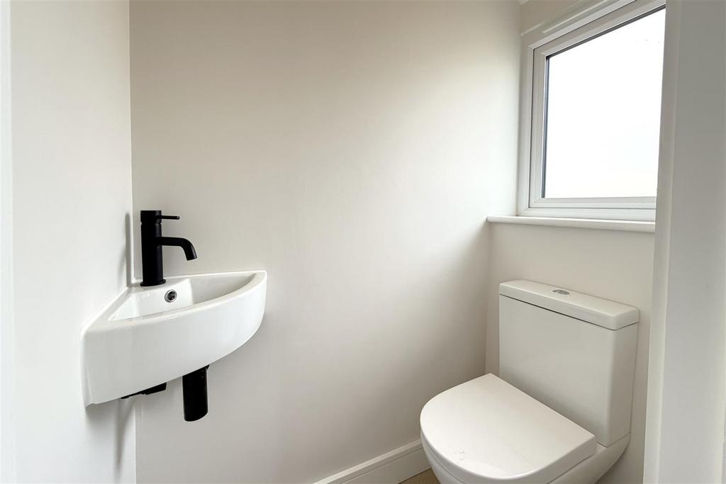 Ground Floor WC.JPG