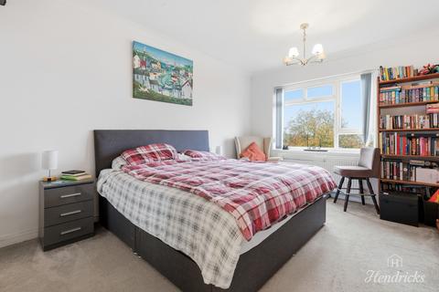 3 bedroom flat for sale, Imperial Avenue, Westcliff-on-sea, SS0 8
