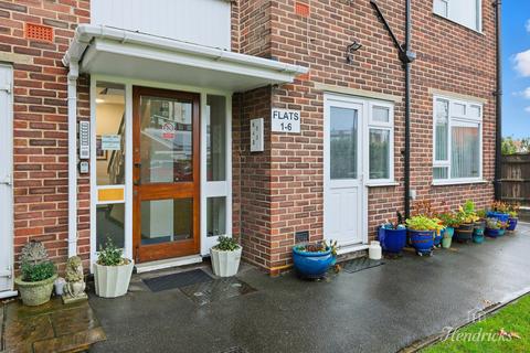 3 bedroom flat for sale, Imperial Avenue, Westcliff-on-sea, SS0 8