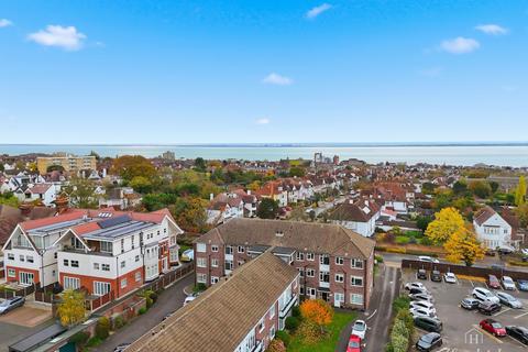 3 bedroom flat for sale, Imperial Avenue, Westcliff-on-sea, SS0 8