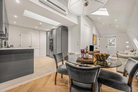 2 bedroom flat to rent, Charlotte Street, London