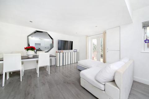 2 bedroom flat for sale, Prairie Street, London